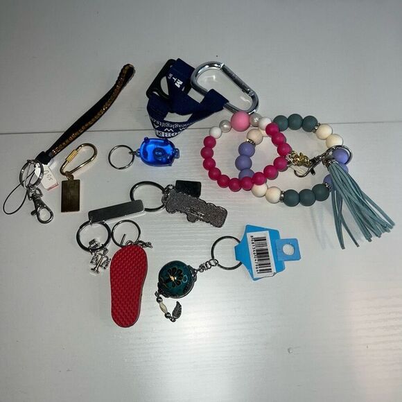 Keychain Lot Of 10 New-Preowned Bundle Keyring Resellers Flea market Collectors - Picture 6 of 6